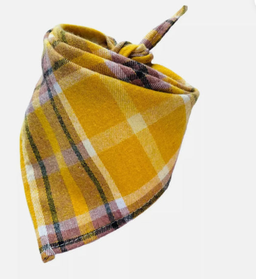 Bandana Tartan Scozzese: Stile Inconfondibile per il Tuo Pet